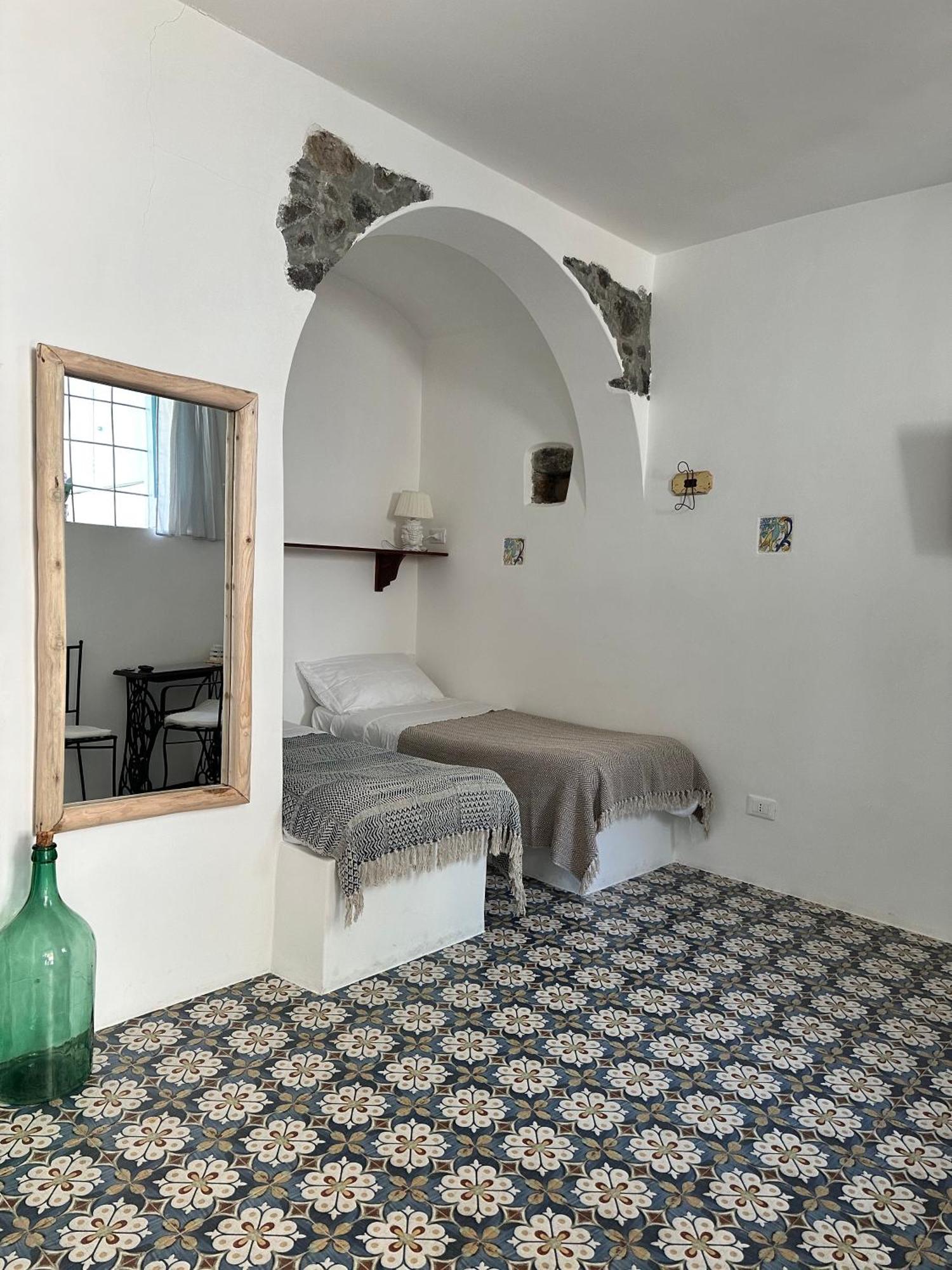 Bed and Breakfast Antica Dimora Санта-Марина-Салина Экстерьер фото